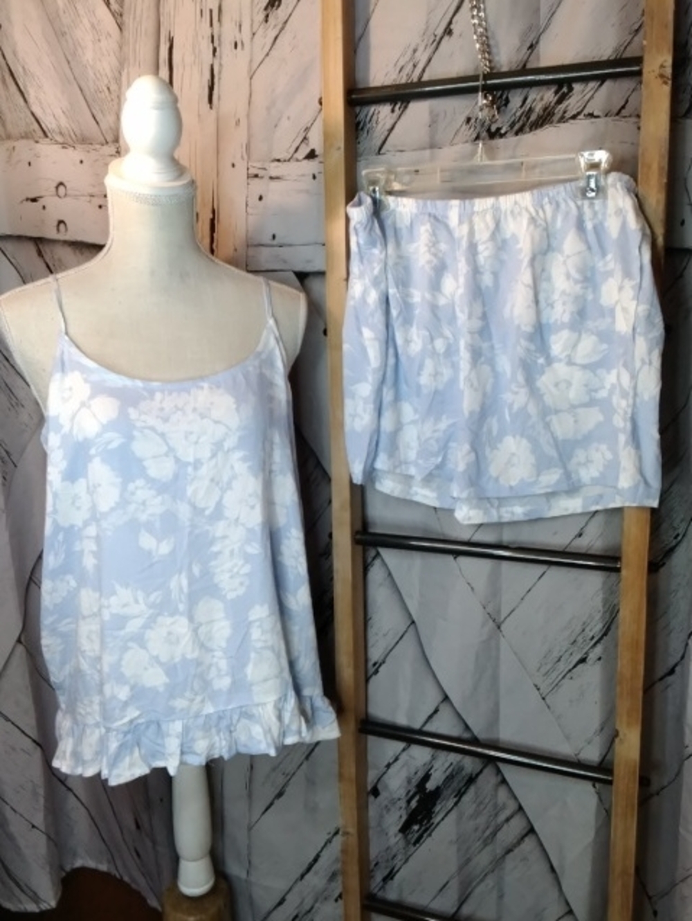 Splendid Light Blue & White Floral Camisole and Shorts Set In XL